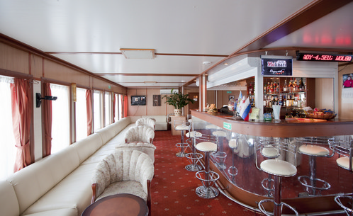 El Bar del "MS Princesa Anabella" tiene grandes ventanales panorámicos CRUCEROS FLUVIALES CANALES DE RUSIA RIO VOLGA CRUCEROS MOSCU SAN PETERSBURGO CRUCEROS RUSIA CRUCEROS VOLGA CRUCEROS POLITOURS PRINCESA ANABELLA